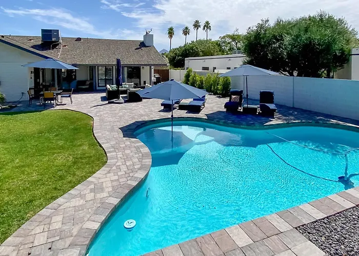 Dom wakacyjny 3 Mi To Kierland! Luxe Desert W/ Heated Pool Scottsdale